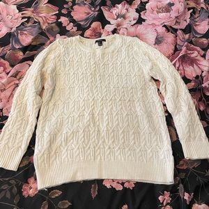 Forever 21 Chunky Knit Sweater Size: M